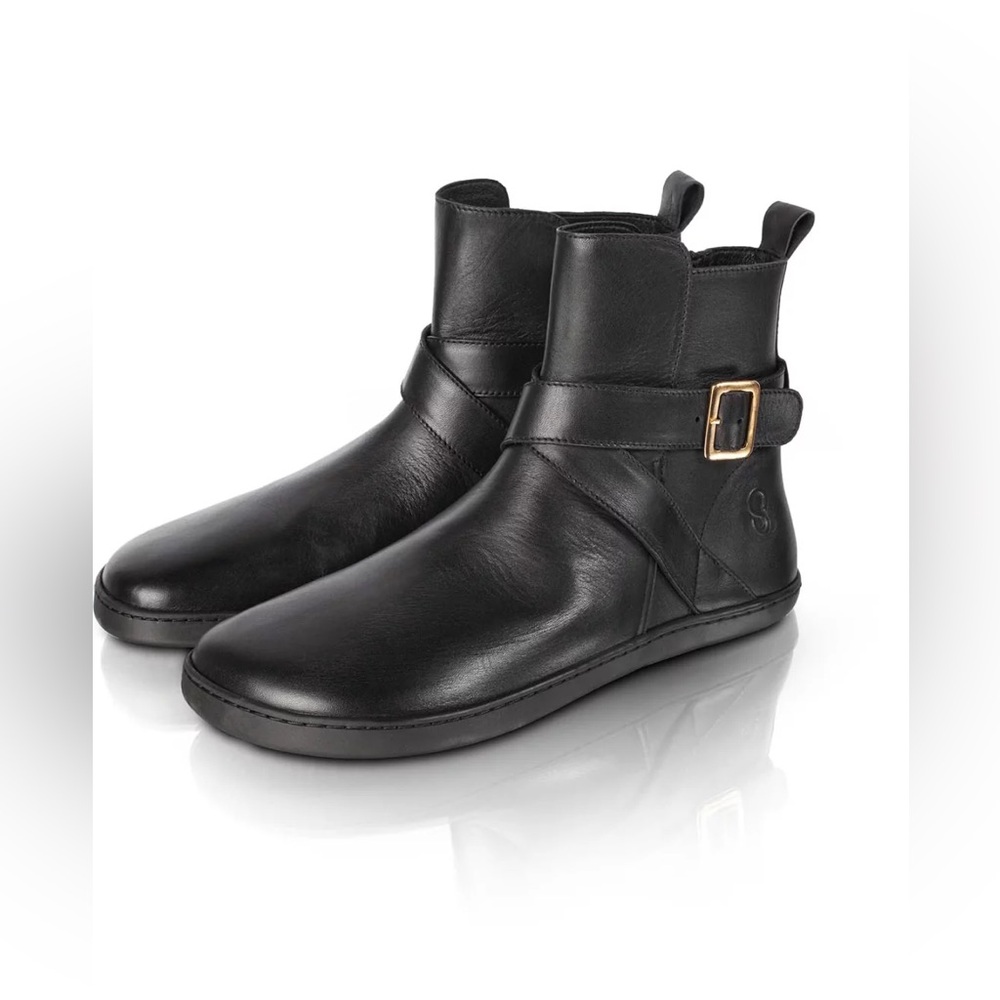 Shapen Divine Black Ankle Boots NEW IN BOX size 39